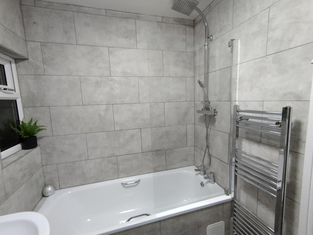 Queens Holiday Apartment Pembroke Dock Luaran gambar